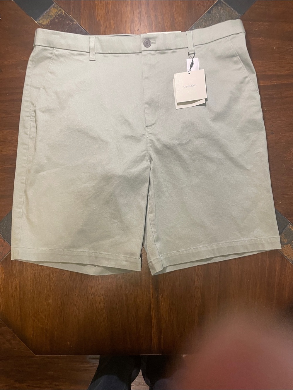 Calvin Klein Flat Front Chino Shorts in Sage Green Size 38 slim Fit, NWT